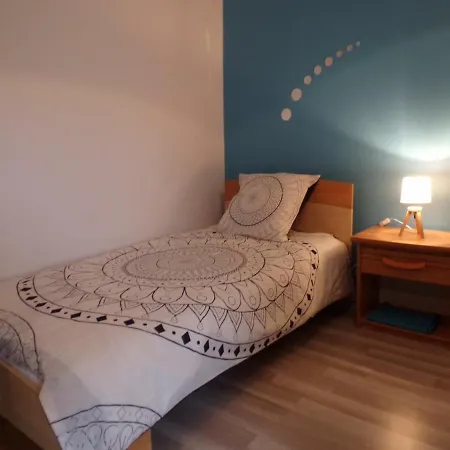 Maison Moderne Renovee, 3 Etages, Climatisee, Cour Interieure, Proche Parc D'attractions, Confort - Fr-1-489-160 Holiday home Vaumas