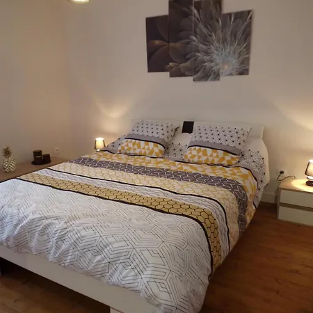 Maison Contemporaine 3 Niveaux A Vaumas, Pres De Moulins - Fr-1-489-160 *